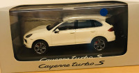 14336 Minichamps: Porsche Cayenne Turbo S, Weiss. 1:43